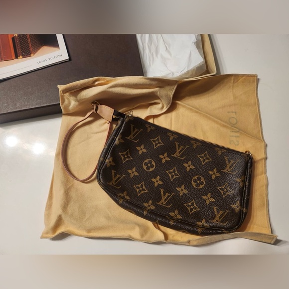Louis Vuitton Handbags - New LOUIS VUITTON POCHETTE, wristlet